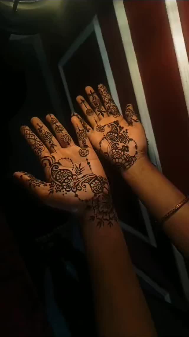 Slaying the simple mehndi