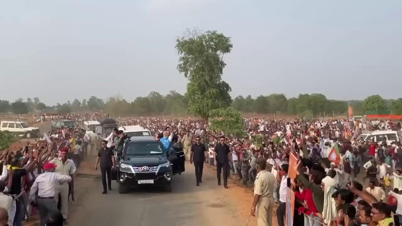 Sea of supporters welcome PM Modi in Koderma, Jharkhand